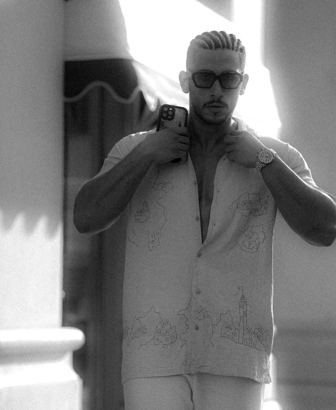The Art of Handcrafted Elegance: Regal Rarities’ Linen Shirt