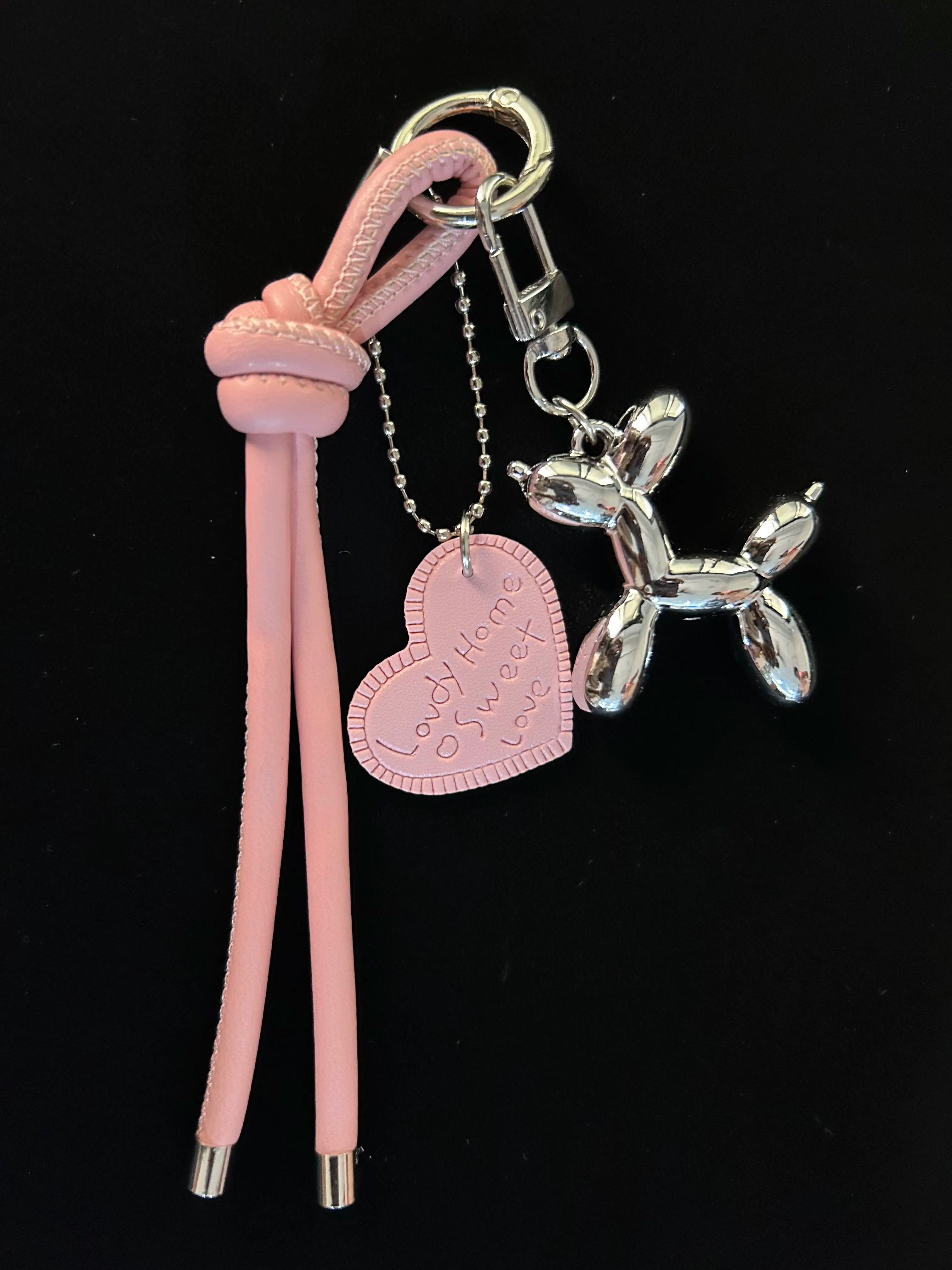 Balloon Dog Bag Charm with Pink Tassel & Heart Tag – Cute Keychain Accessory for Handbags & Backpacks