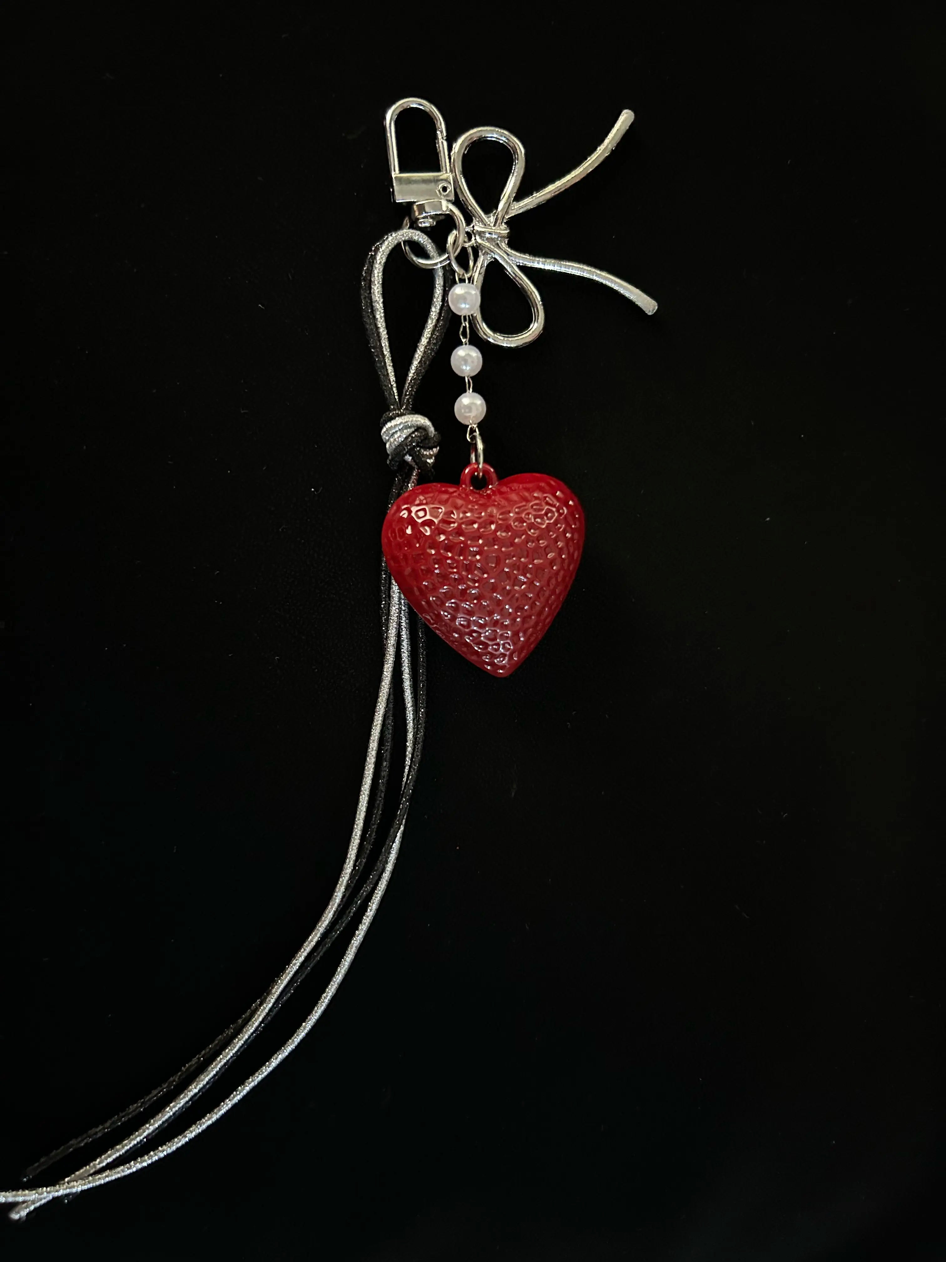 Romantic Red Heart Bag Charm with Pearl Beads & Metallic Bow – Cute Accessory for Handbags & Totes