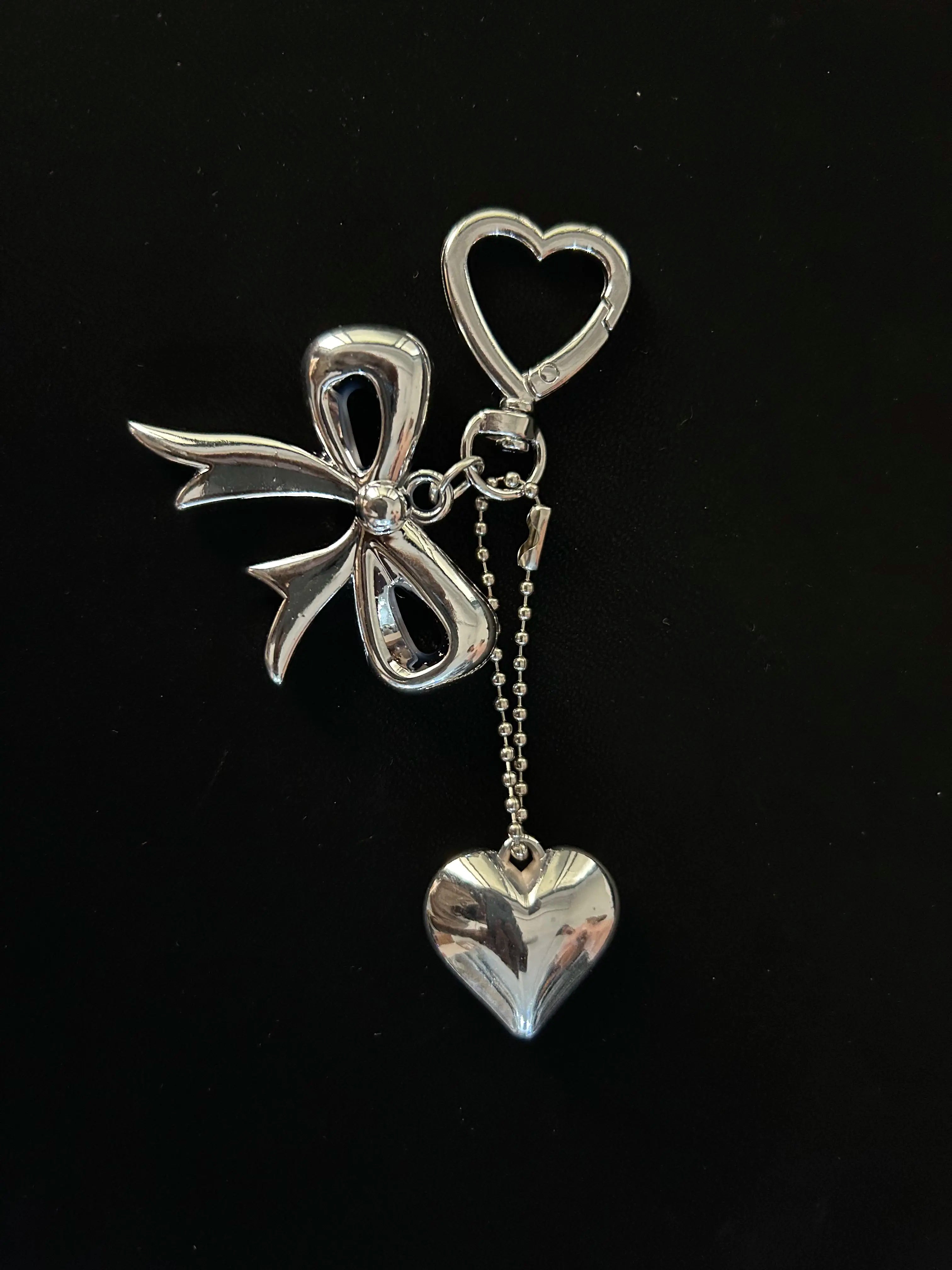 Shiny Silver Bow & Heart Bag Charm – Cute Metallic Keychain Accessory with Heart Clasp